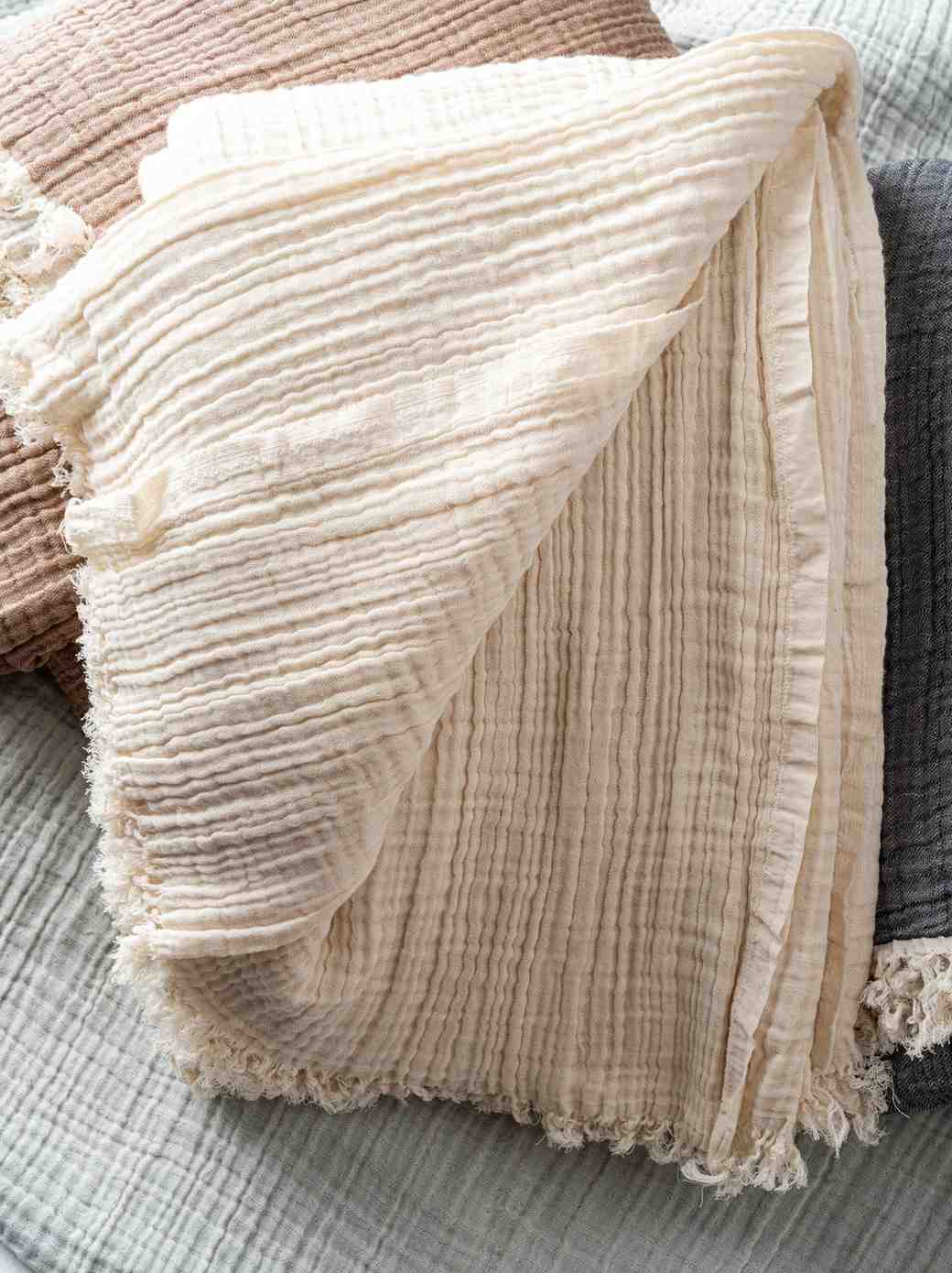 Cotton Throw Blanket in Outdoor Setting – Fade Resistant and Quick Drying