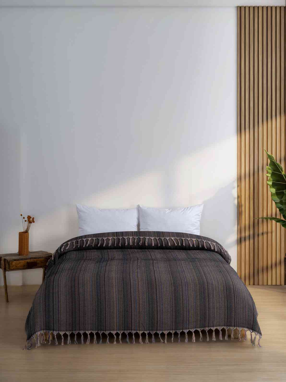 ALA KING SIZE BLANKET black on bed