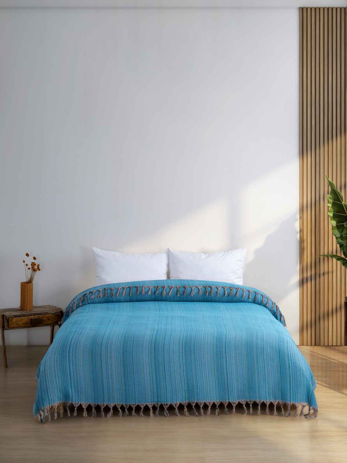 ALA KING SIZE BLANKET Turquoise on bed