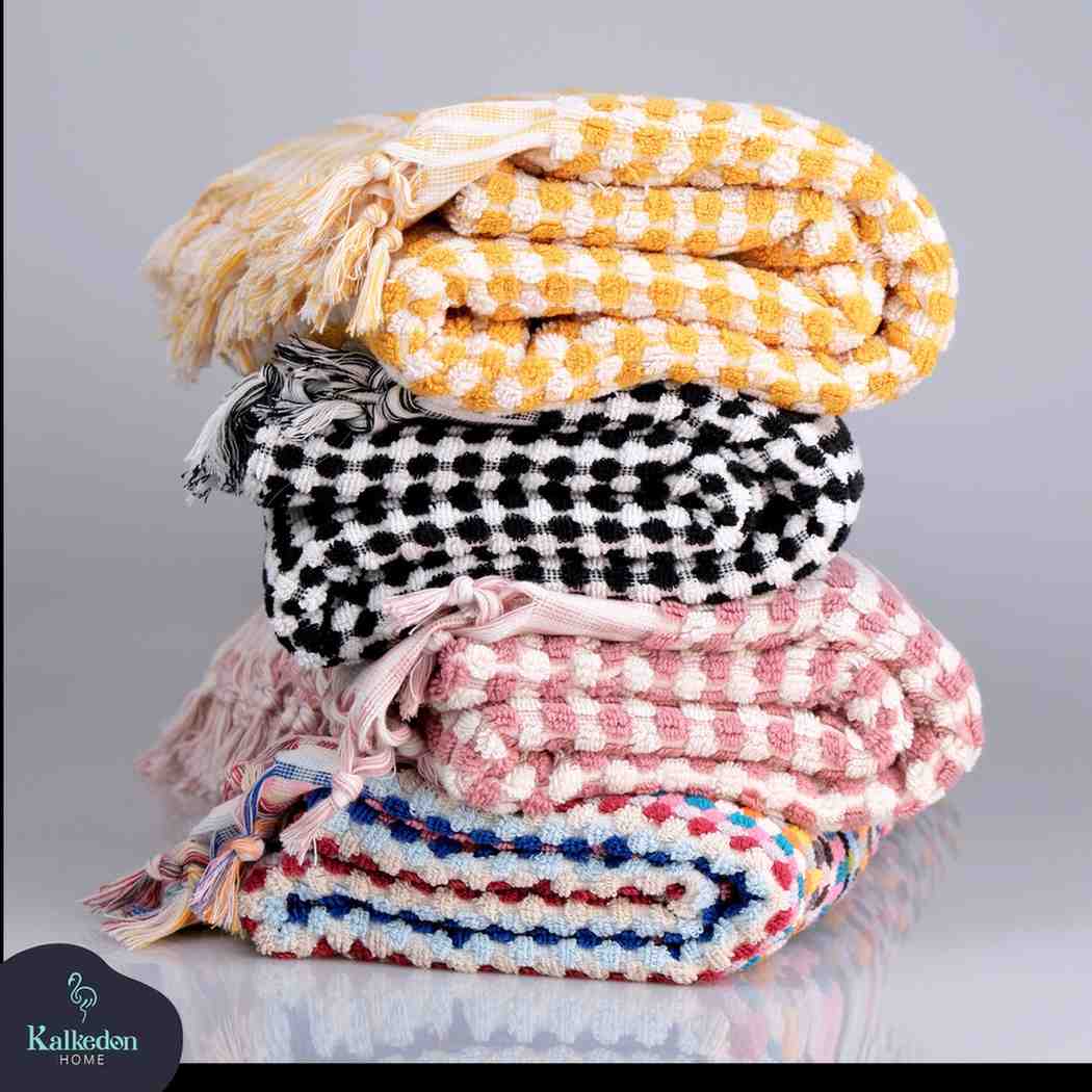 Soft and oversized pom pom bath towel, woven from organic cotton with quick-drying and absorbent properties, 72 x 36 inches.