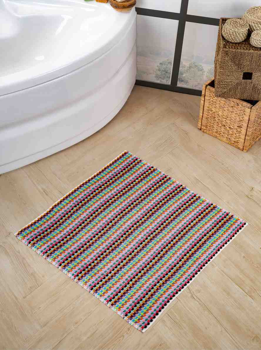  Luxurious Turkish plush cotton bath mat in vibrant colors, showcasing a unique jacquard woven design