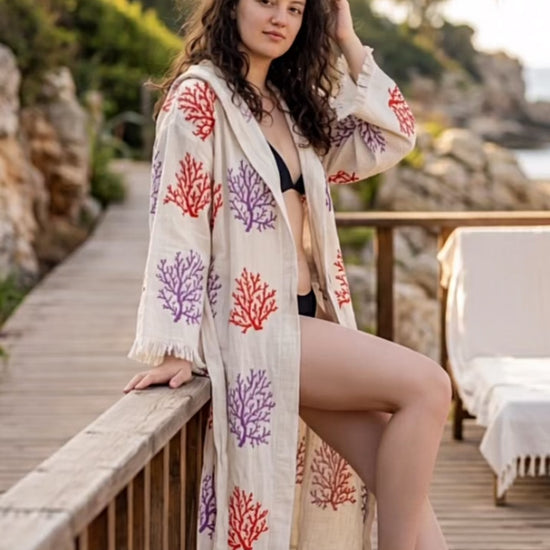 video women walking